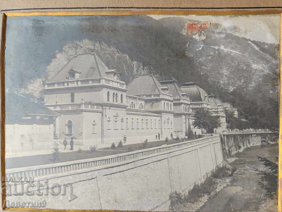 Δημοπρασία Παλιά φωτογραφία σε πασπαρτού με ίχνος από γραμματόσημο