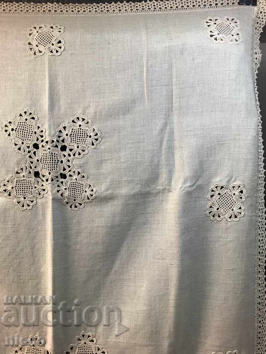 Livrarea Față de masă din in cu broderie manuală Livrarea Față de masă din in cu broderie manuală