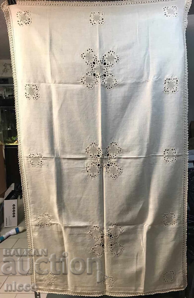Față de masă din in cu broderie manuală Față de masă din in cu broderie manuală
