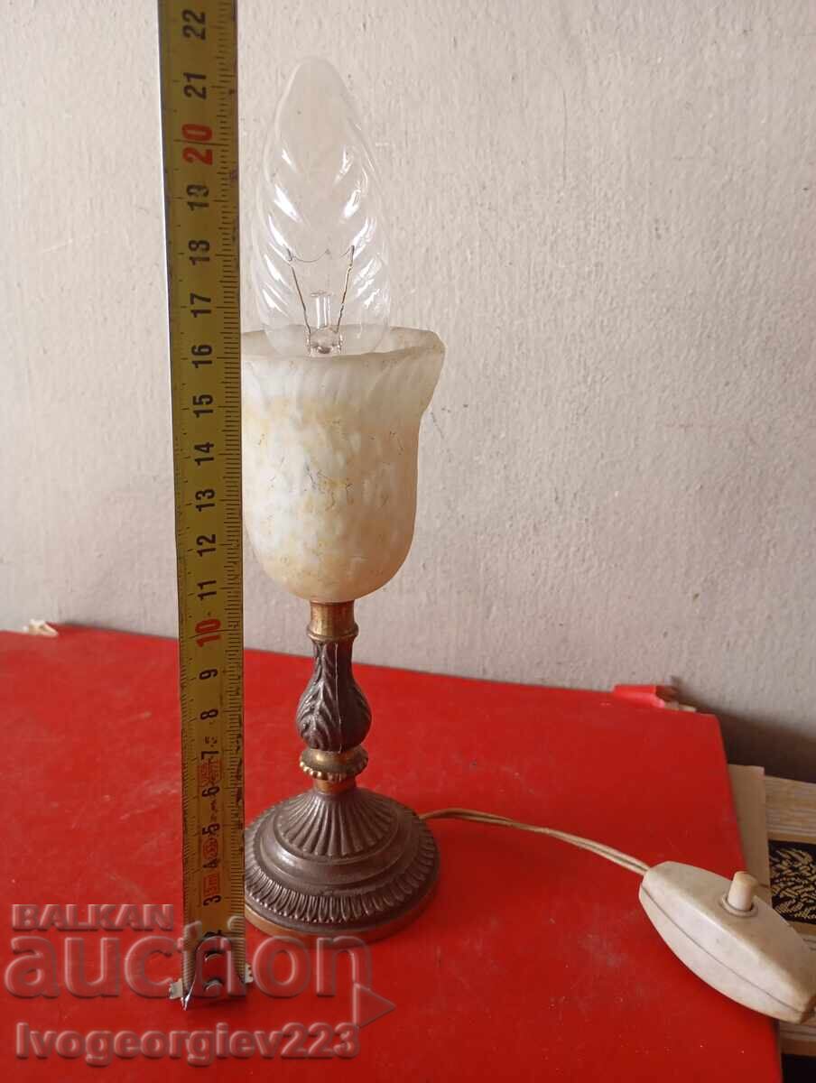 Vintage επιτραπέζιο φωτιστικό με τιμή € 11.00 | 21.51 BGN