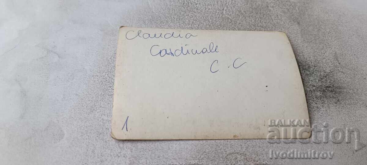 Φωτογραφία Claudia Cardinale με τιμή € 1.18 | 2.31 BGN