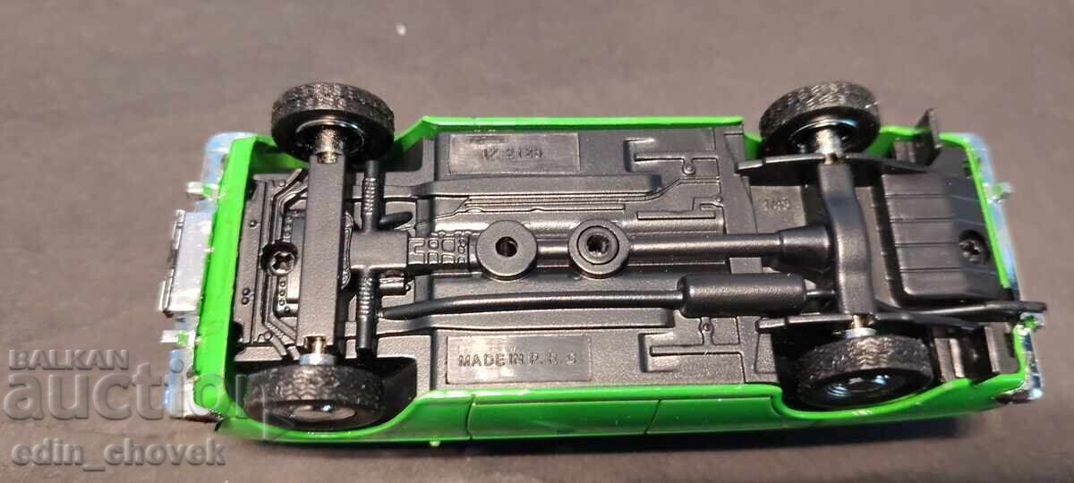 Auction  1/43 Deagostini USSR social Moskvich IZh-2125 new