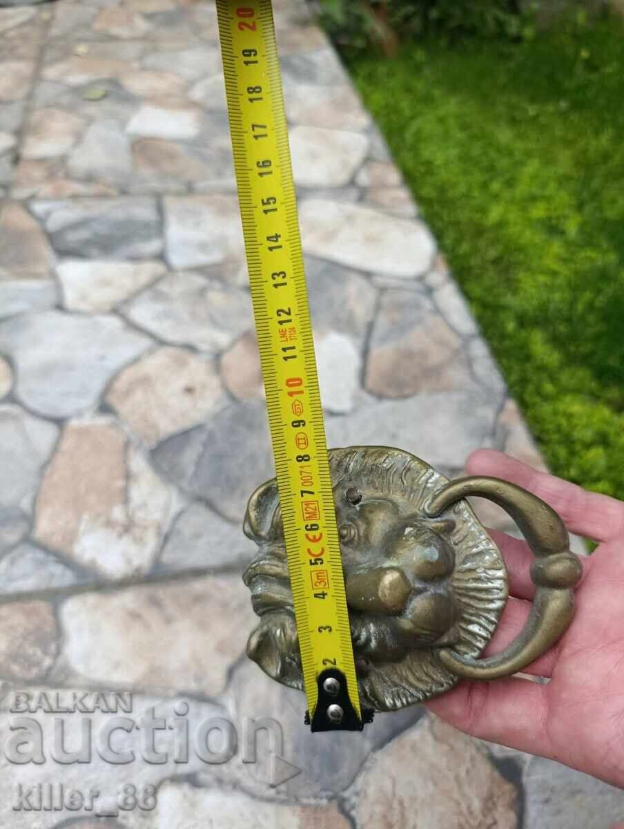 Licitație Bătător de ușă vechi, cap de leu