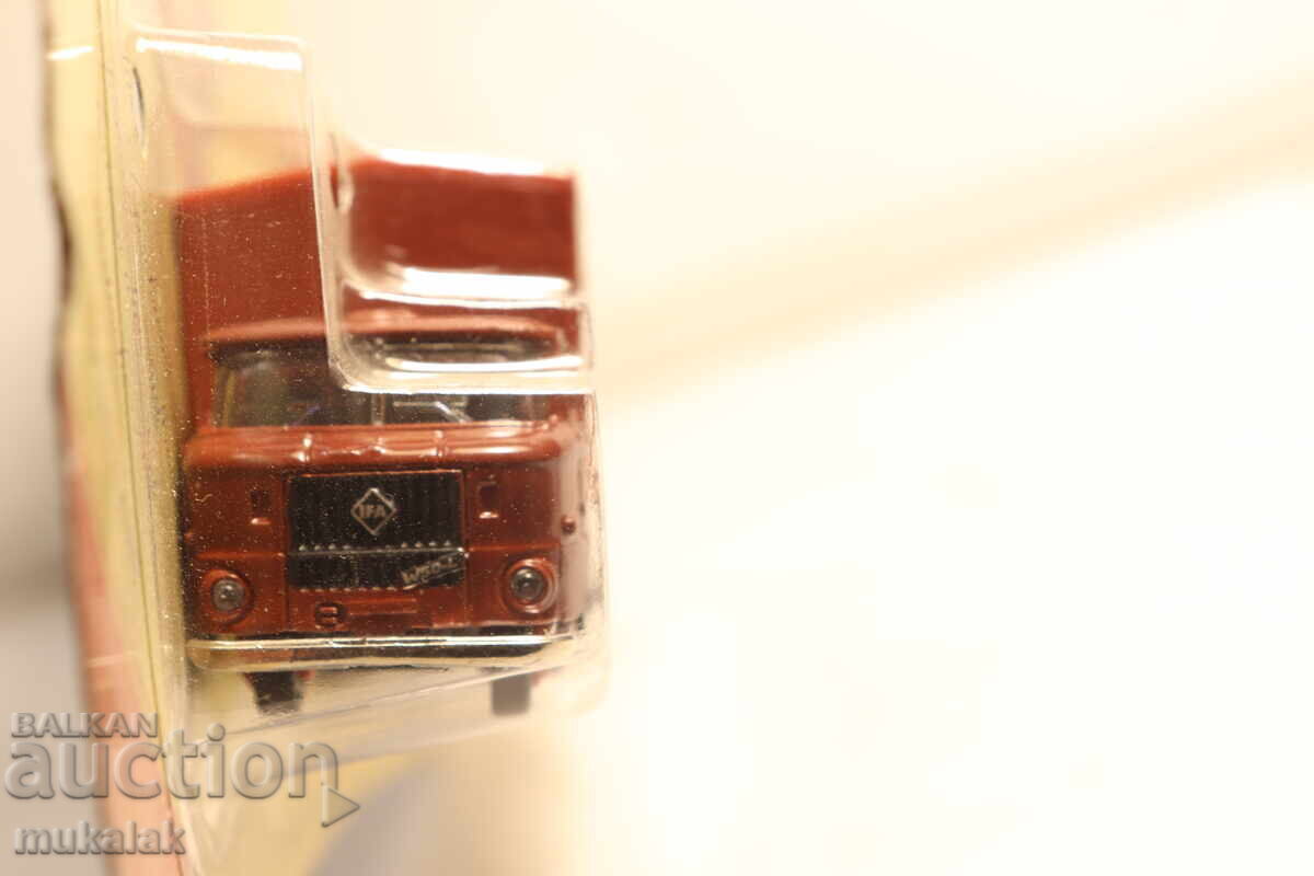 Delivery of GRELL MODEL 1/87 H0 IFA IFA TRUCK SEMI-TRUCK TOY MODEL