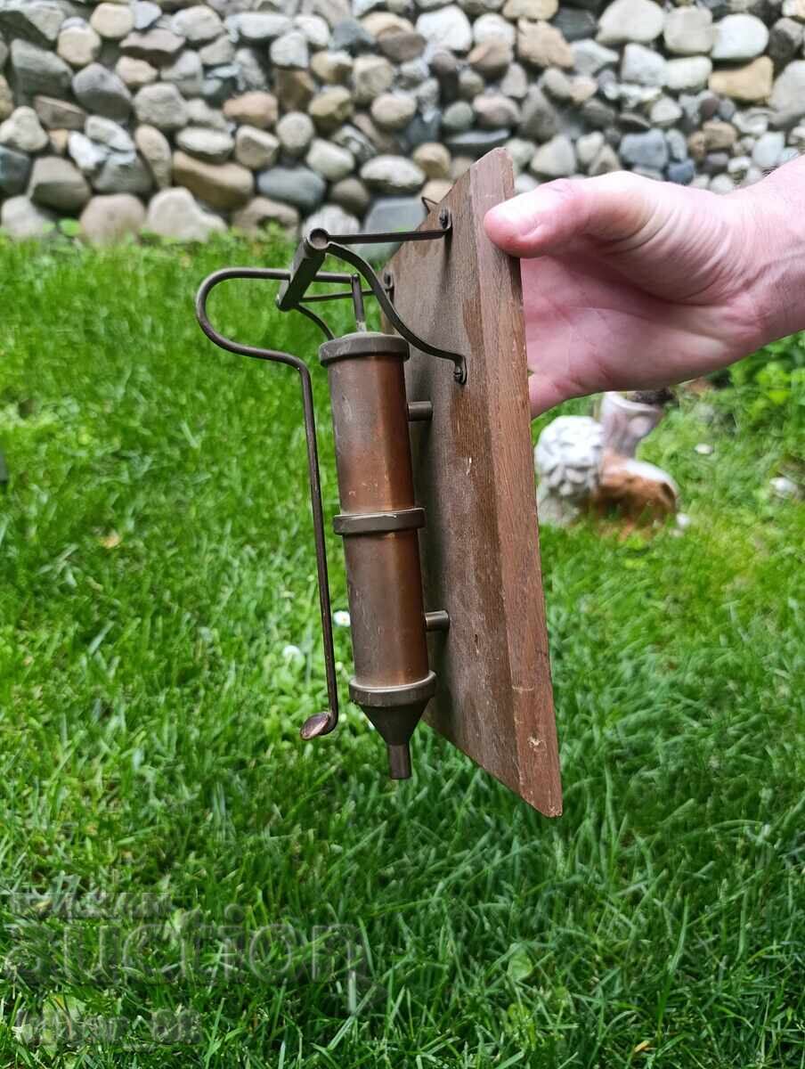Licitație Machetă vintage de pompă manuală