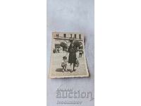 Fotografie Sofia Femeie tânără și un băiețel la plimbare