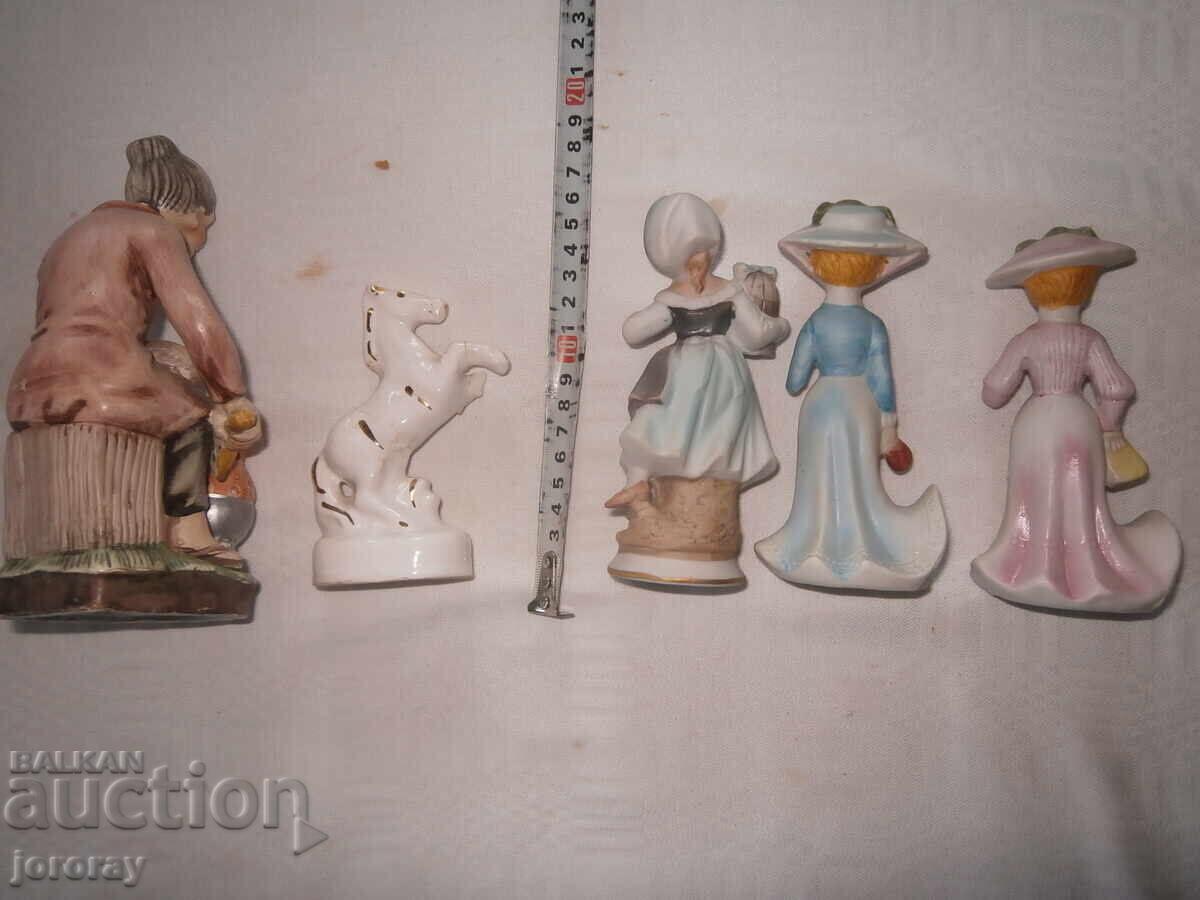 Livrarea 5 buc. figurine