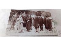 Foto Băieți și fete într-o călătorie