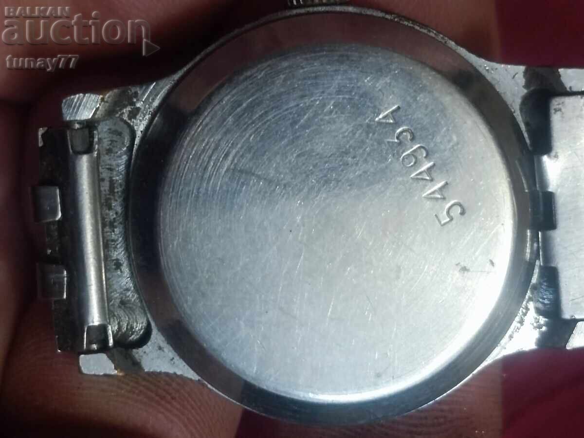 Ένα μηχανικό ρολόι με τιμή € 3.50 | 6.85 BGN