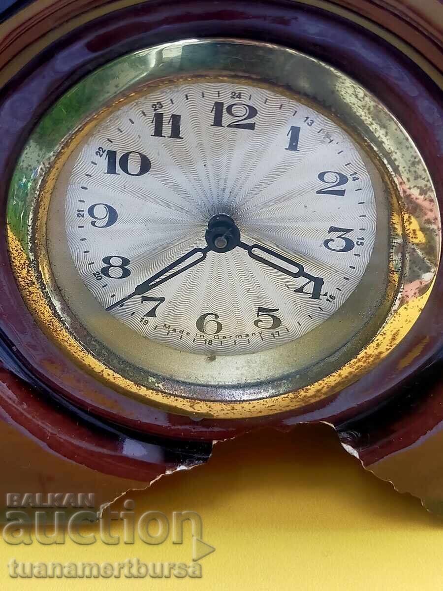 mechanical lion table clock with price € 30.00 | 58.68 BGN