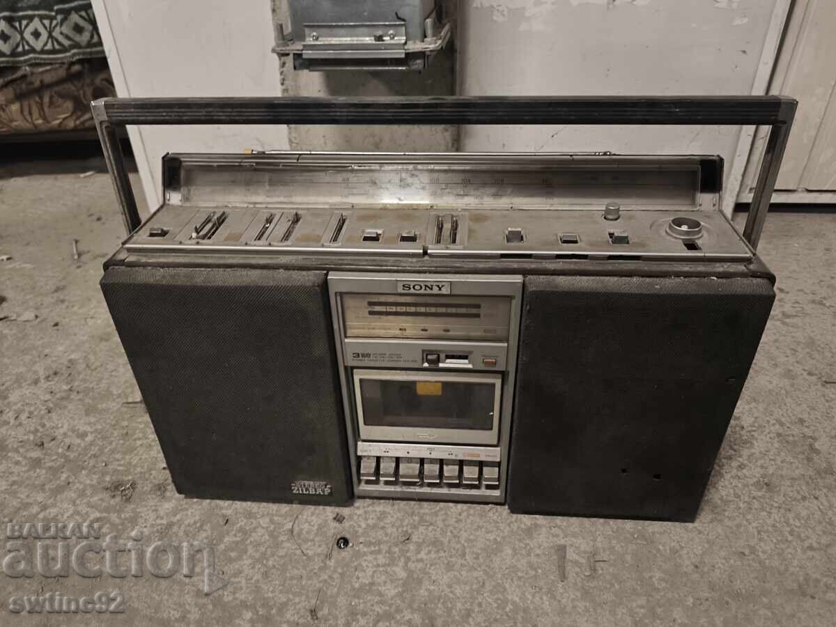 Old Japanese Sony radio works no cable with price € 31.00 | 60.63 BGN Old Japanese Sony radio works no cable with price € 31.00 | 60.63 BGN