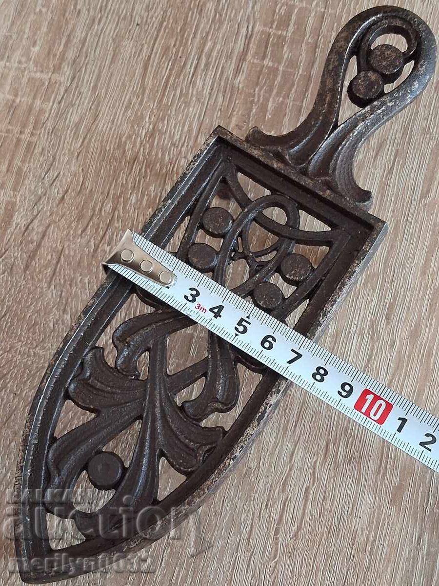 Ironing board holder figurative cast iron RARE - 7