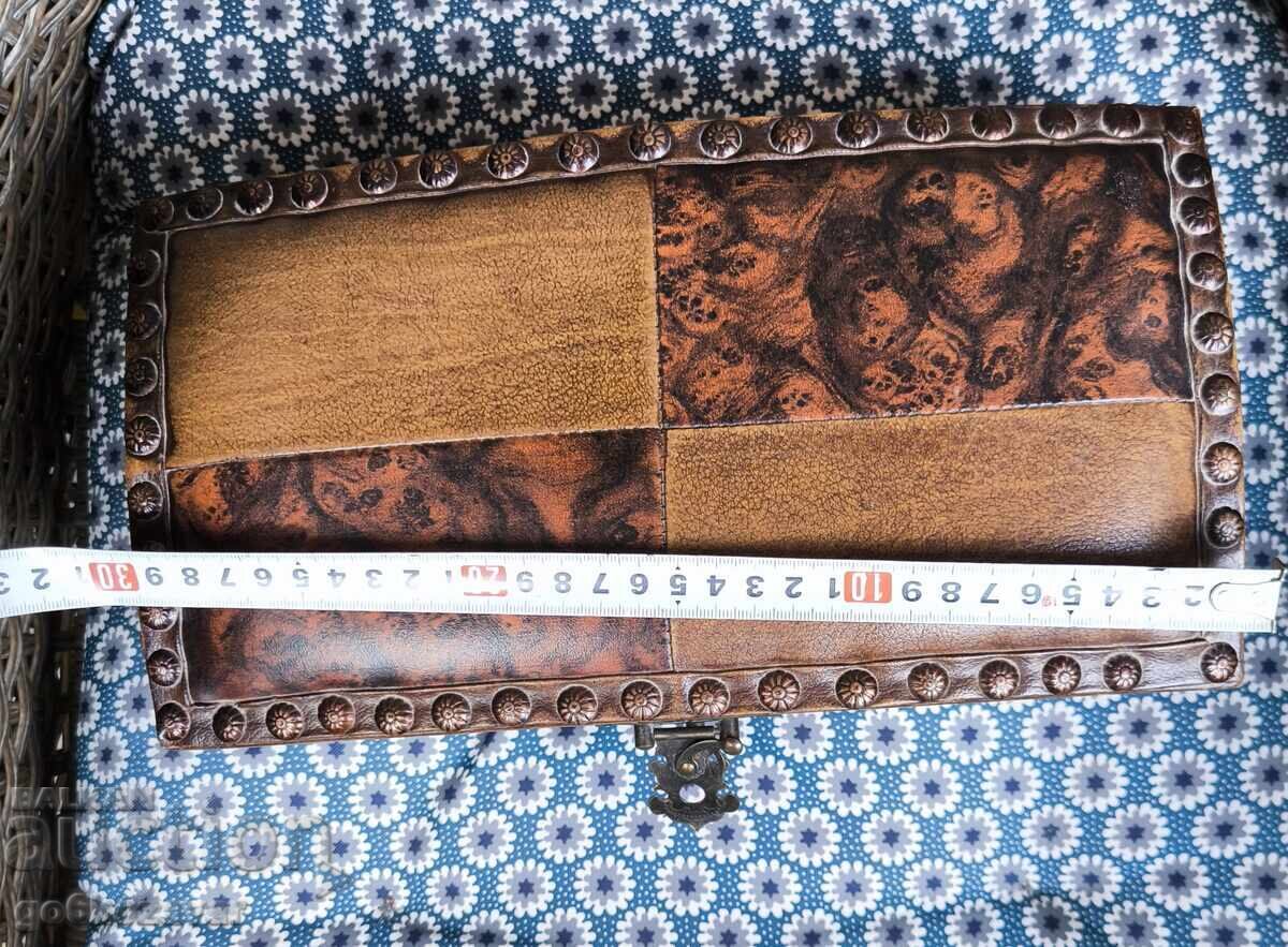 Vintage wooden leather old chest, jewelry etc - 6