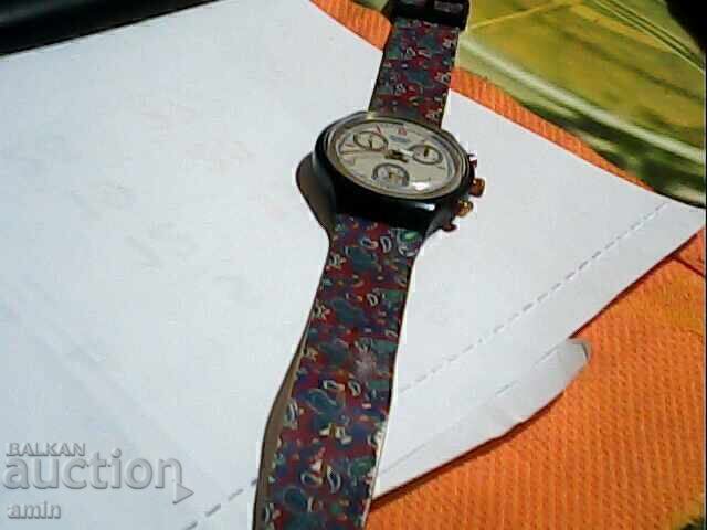 Аукцион kрасив 4асовник  SWATCH 22 камака кло4о държател сва4