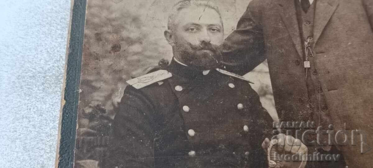 Δημοπρασία Φωτογραφία Αξιωματικός με σπαθί και άνδρας Χαρτόνι