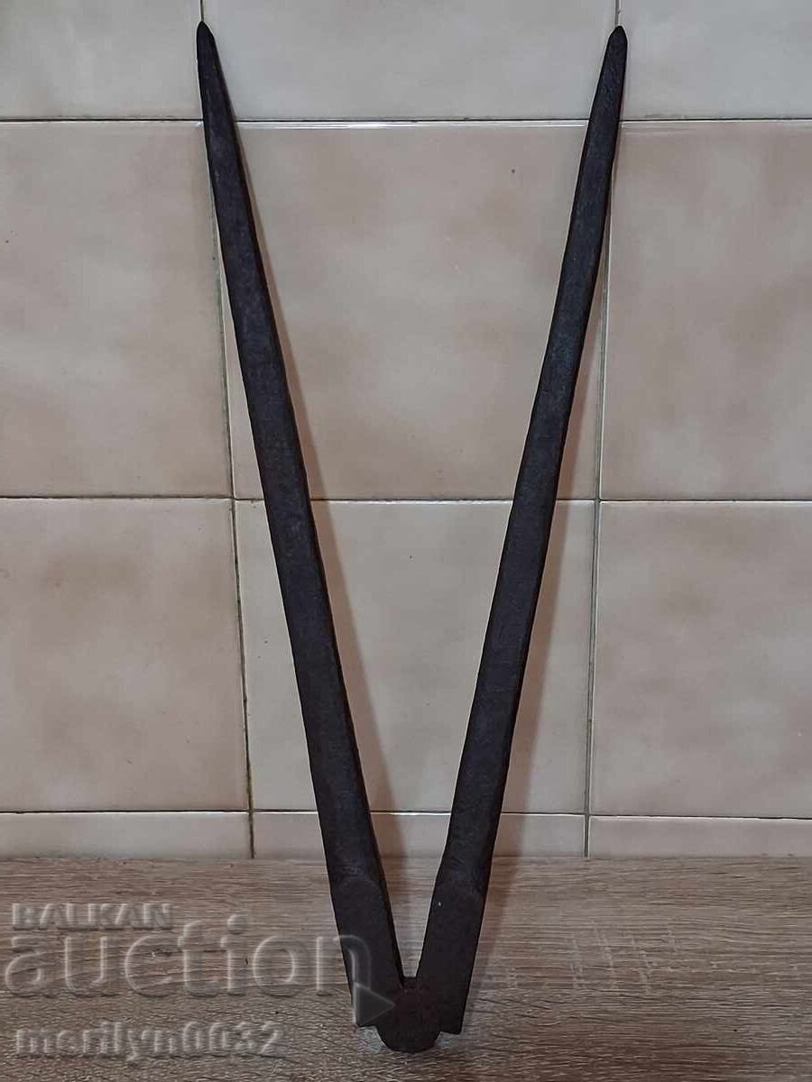 Παράδοση Αναγεννησιακό χειροποίητο σφυρήλατο διαβήτη λαμαρίνας, εργαλείο Παράδοση Αναγεννησιακό χειροποίητο σφυρήλατο διαβήτη λαμαρίνας, εργαλείο