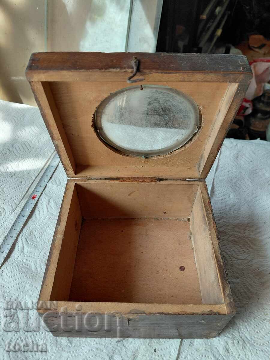 1η, παλαιά θήκη ρολογιού με τιμή € 6.50 | 12.71 BGN