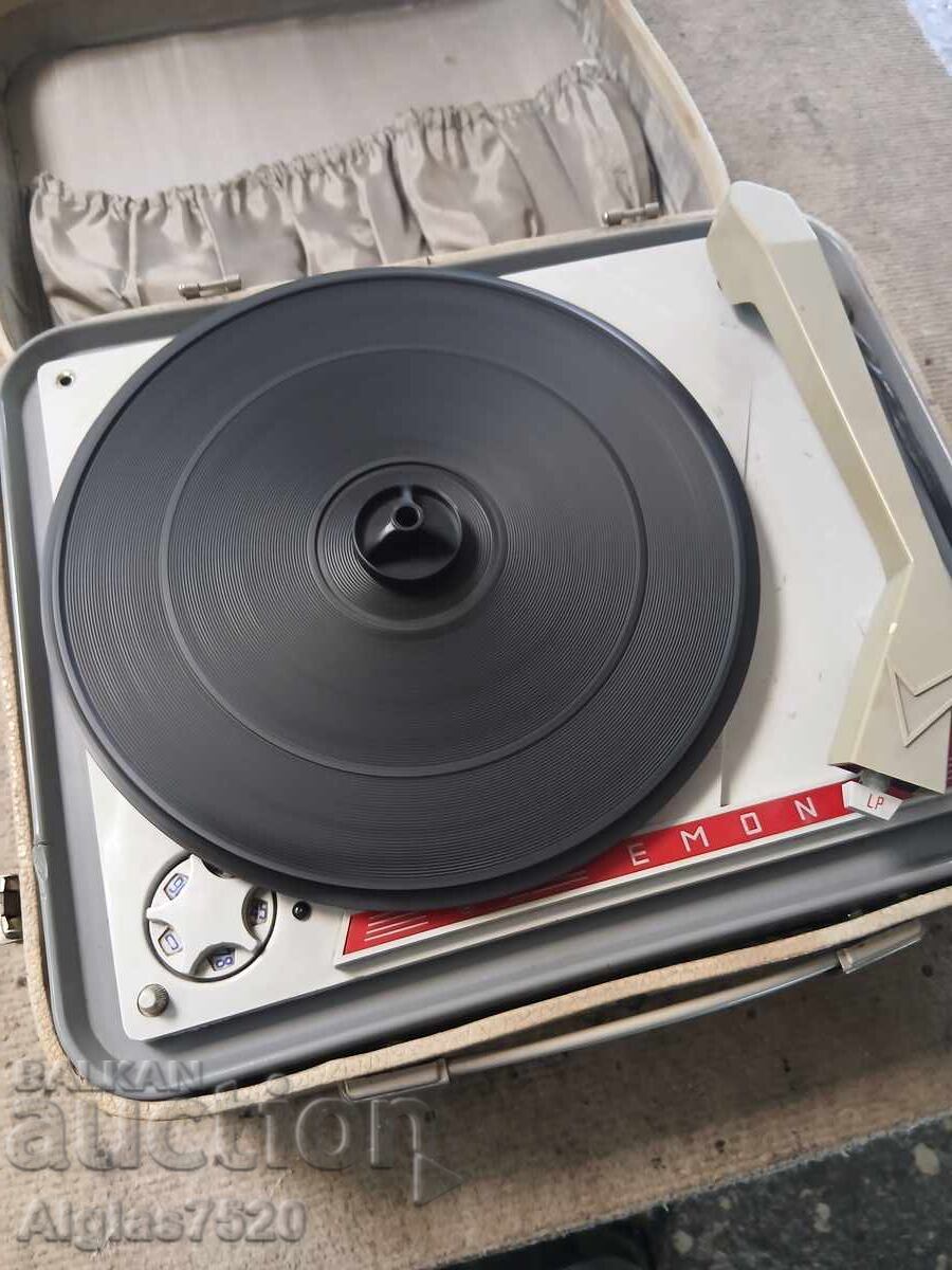 Gramofon vechi „Emona” - funcțional cu preț € 25.00 | 48.90 BGN