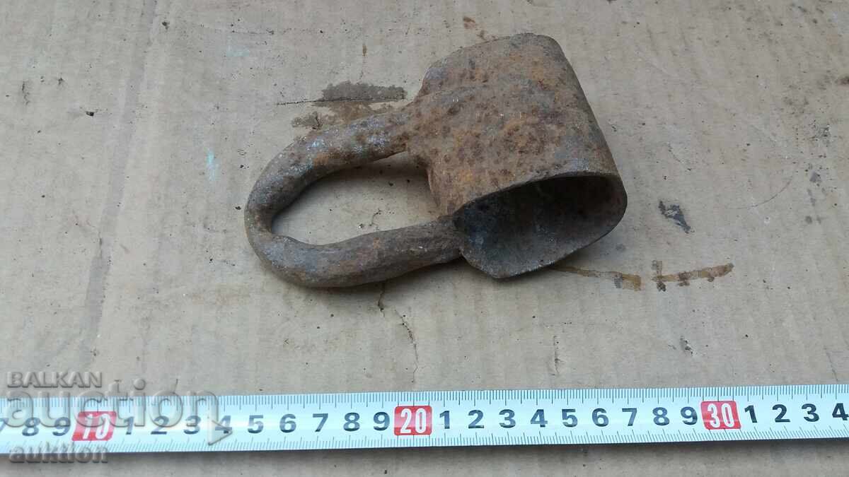 VECHE LĂCĂTĂ FORJATĂ DIN EPOCA RENAȘTERII NAȚIONALE cu preț € 2.99 | 5.85 BGN