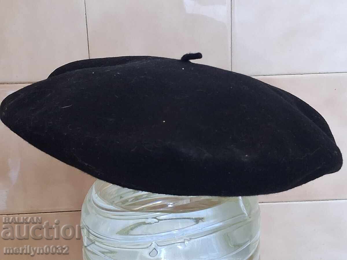 Beretă de lână de marcă, importată în Regatul Bulgariei, tichie, pălărie cu preț € 32.99 | 64.52 BGN Beretă de lână de marcă, importată în Regatul Bulgariei, tichie, pălărie cu preț € 32.99 | 64.52 BGN