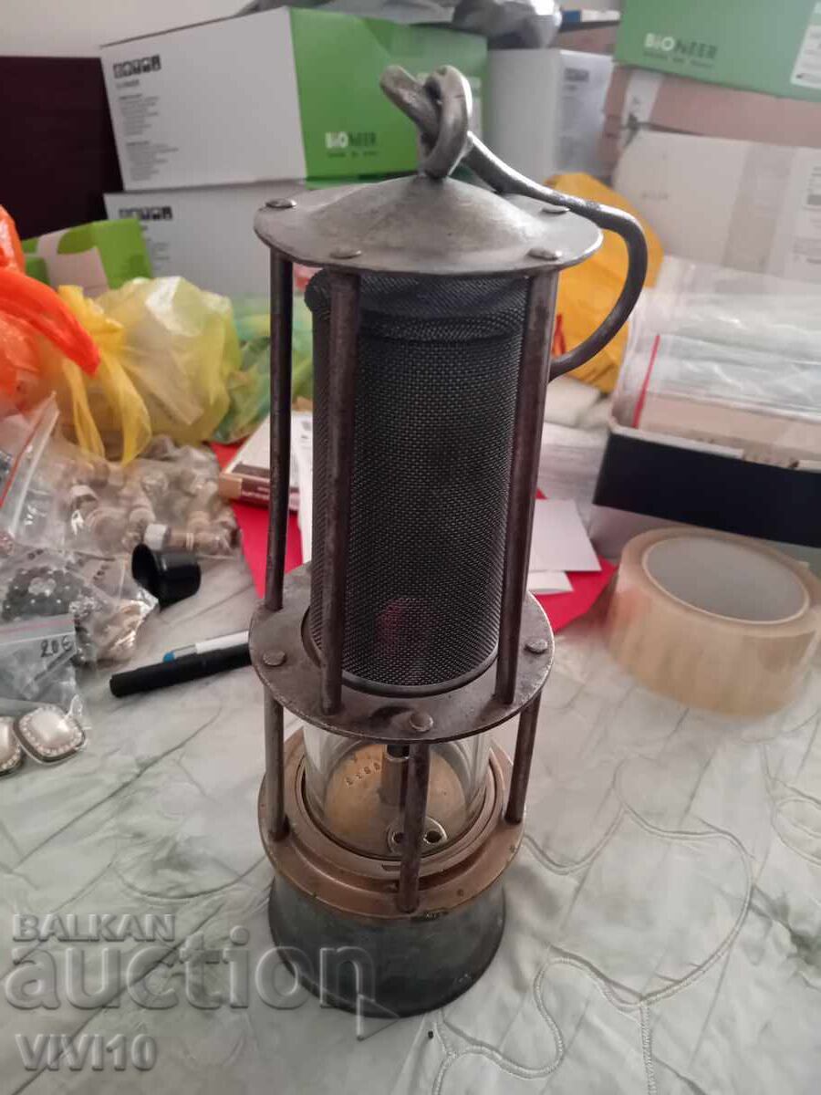 Παλιά μεταλλευτική λάμπα Παλιά μεταλλευτική λάμπα