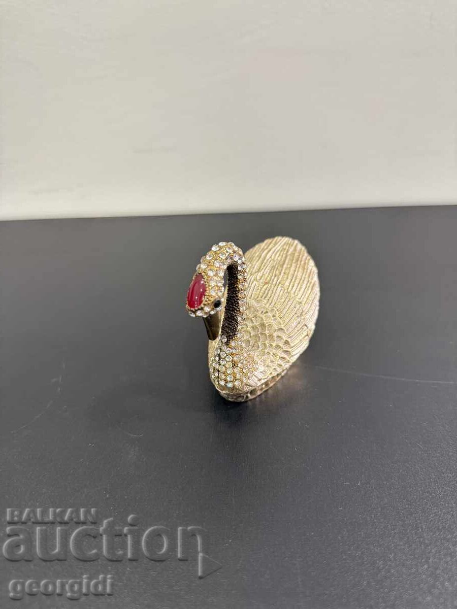Licitație Cutie metalică pentru bijuterii cu cristale și glazură. Nr. 8158