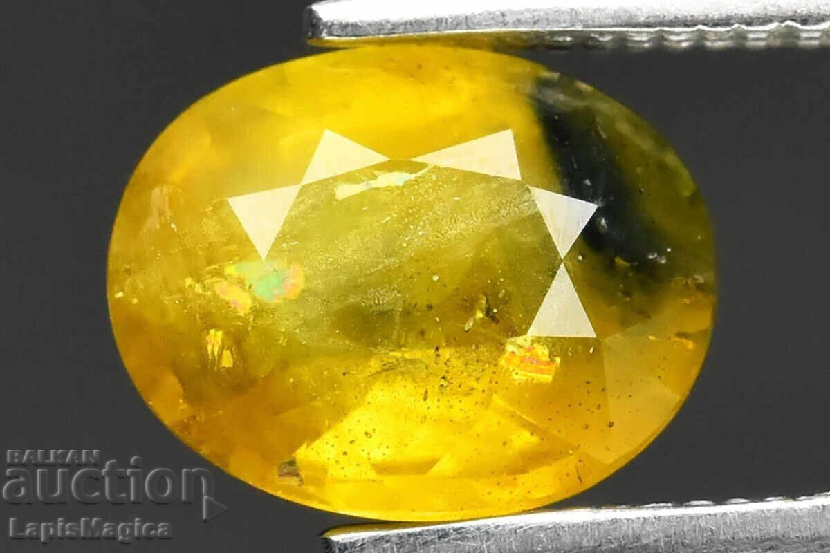 Двуцветен жълт сапфир от Австралия 1.47 ct нагряван 7.5x6 мм Двуцветен жълт сапфир от Австралия 1.47 ct нагряван 7.5x6 мм