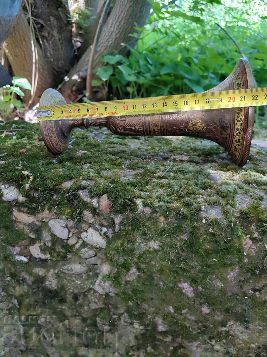 Licitație VAZĂ INDIANĂ DIN METAL GRAVAT