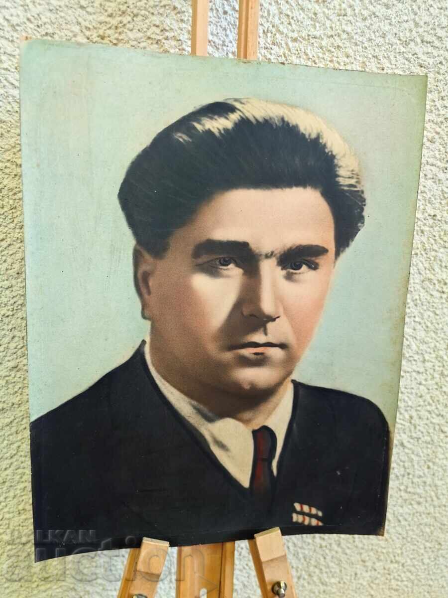 VULKO CHERVENKOV POZĂ MARE PORTRET RETUȘAT cu preț € 35.00 | 68.45 BGN