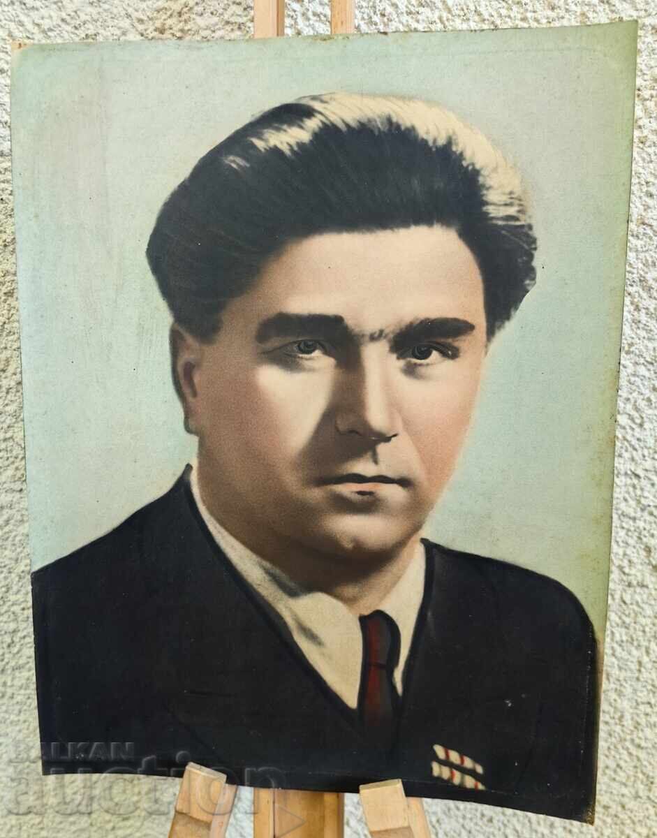 VULKO CHERVENKOV POZĂ MARE PORTRET RETUȘAT