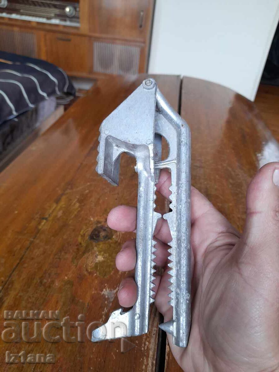 Old aluminum garlic press with price € 21.00 | 41.07 BGN