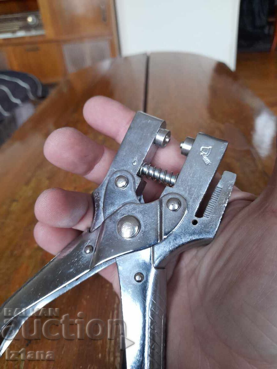 Licitație Clește vechi pentru capse Diamond
