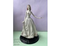 The Leonardo Collection beautiful figurine