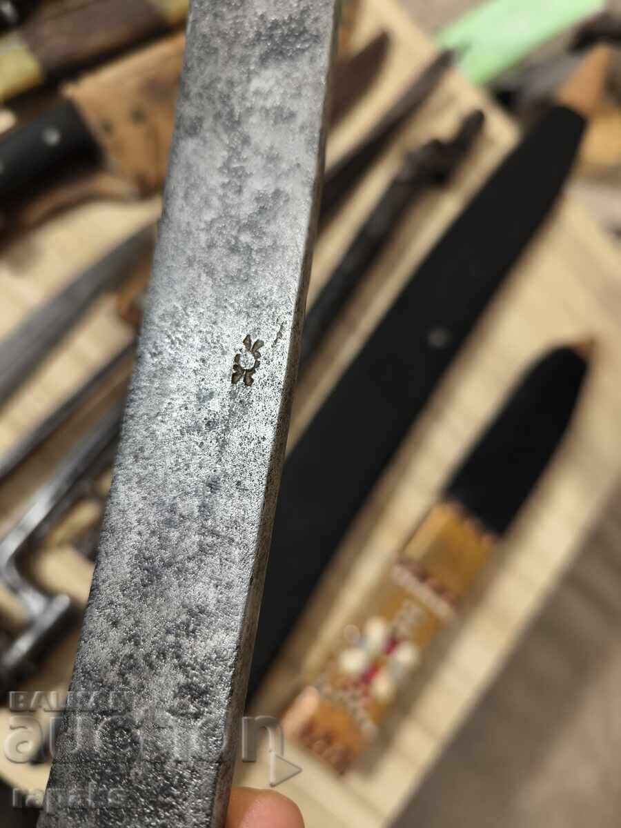 Аукцион Колак, острие, караколак, къс ятаган с кания