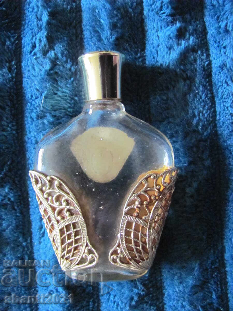 Licitație Frumoasă sticluță veche de parfum, montură metalică