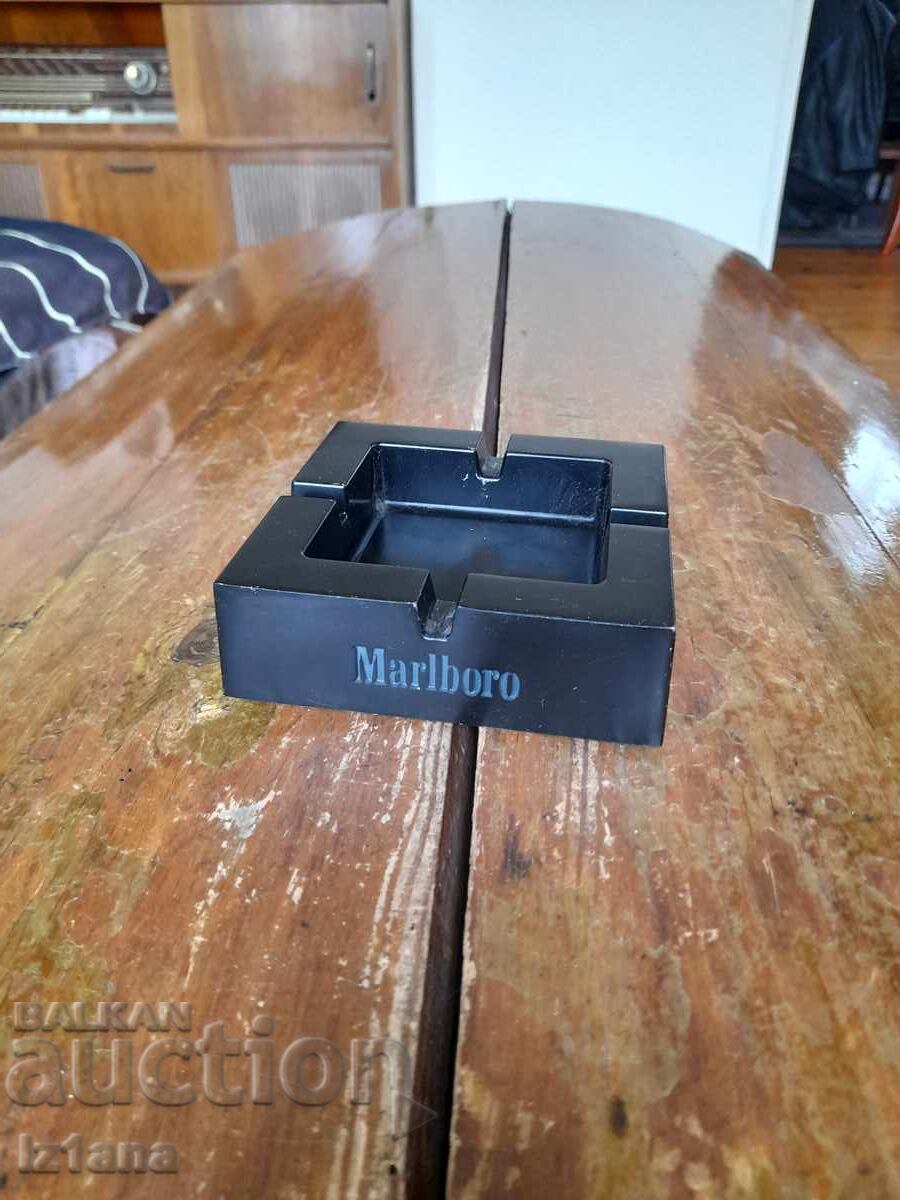 scrumieră veche Marlboro
