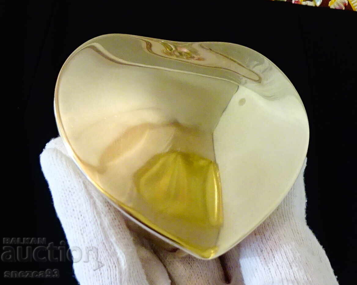 Licitație Cutie de bijuterii din bronz în formă de inimă, casetă de bijuterii Licitație Cutie de bijuterii din bronz în formă de inimă, casetă de bijuterii