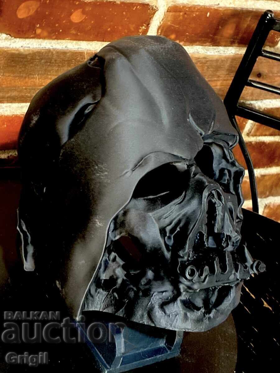 Star Wars. Casca topită a lui Darth Vader de pe rugul funerar - 6