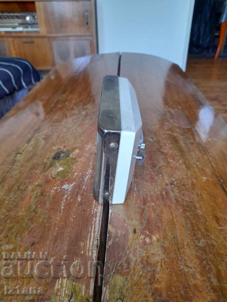 Delivery of Vintage Chunlei table clock