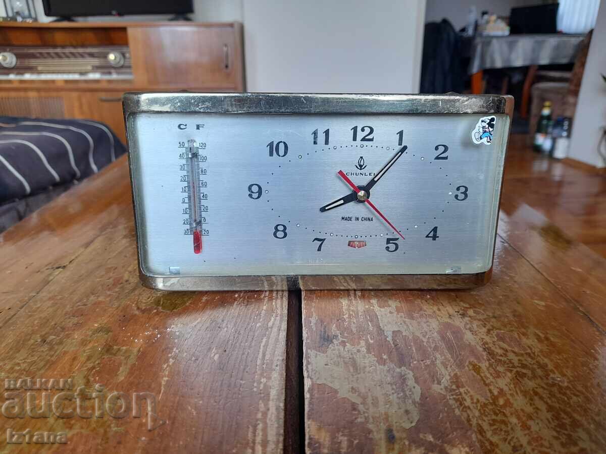 Vintage Chunlei table clock