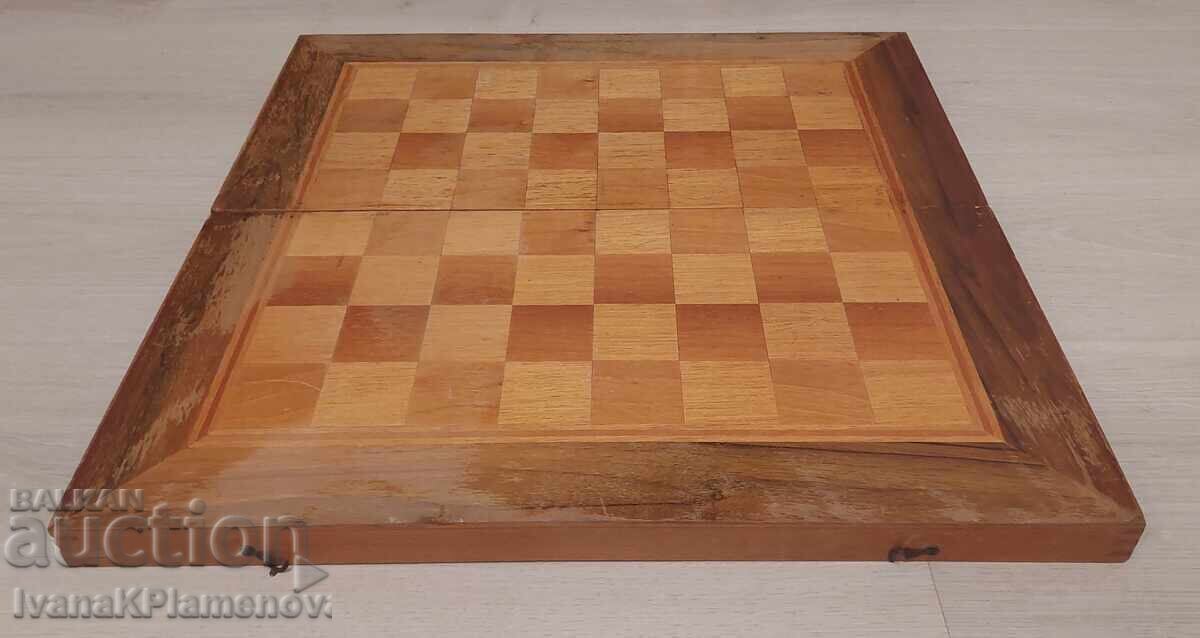 Tablă de joc retro mare 48 cm pentru cunoscători cu preț € 24.00 | 46.94 BGN