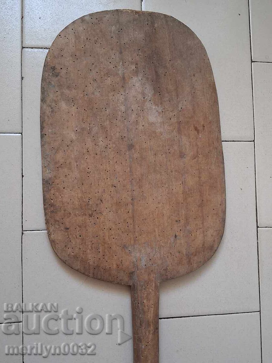 Veche lopată din lemn, lopățică, ustensilă din lemn pentru cuptor cu preț € 29.92 | 58.52 BGN