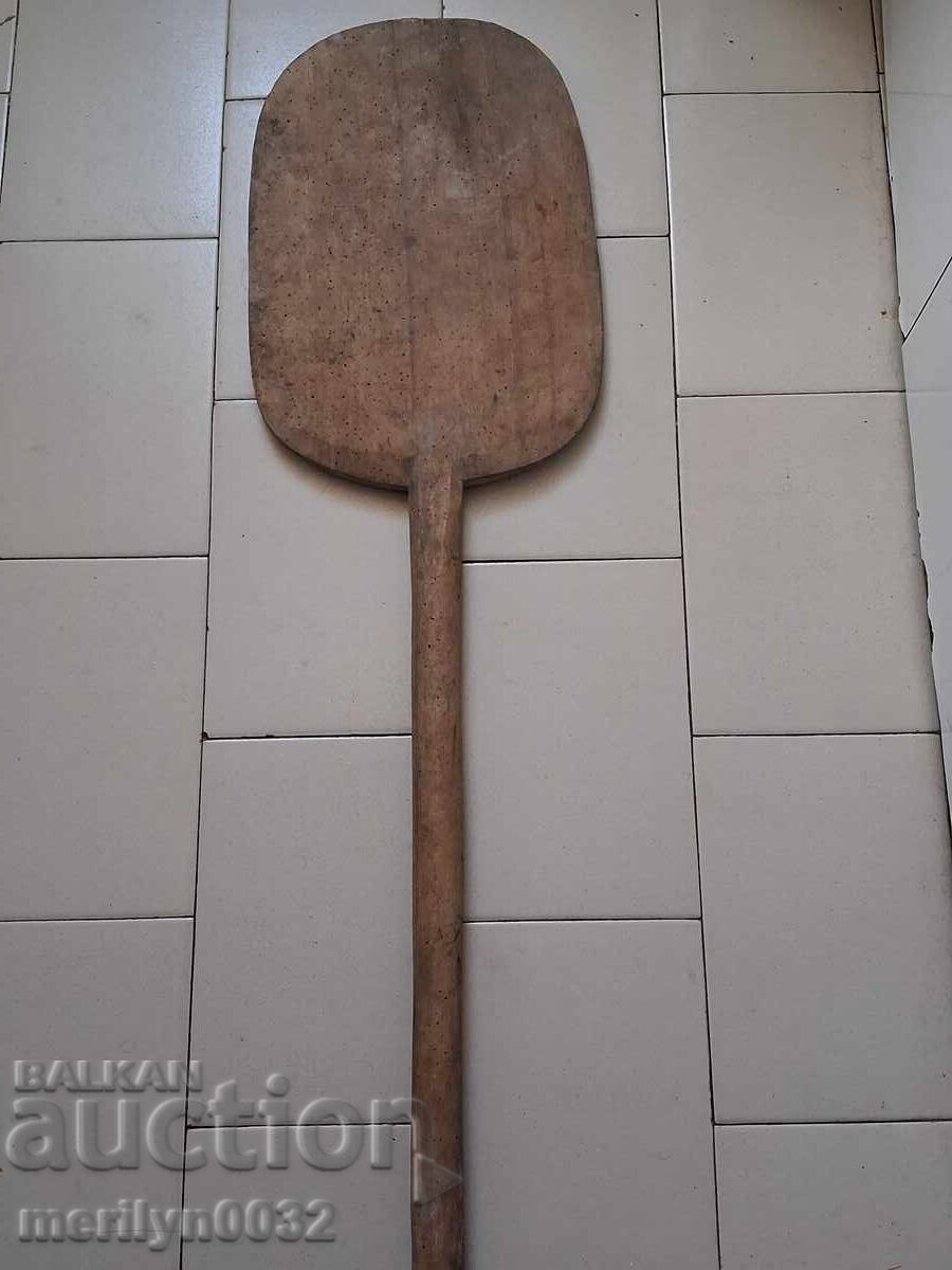 Veche lopată din lemn, lopățică, ustensilă din lemn pentru cuptor