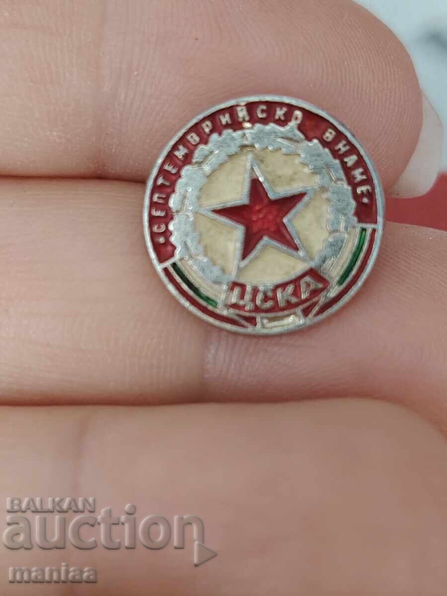Licitație Insignă CSKA Steagul Septembrie medalie ecuson