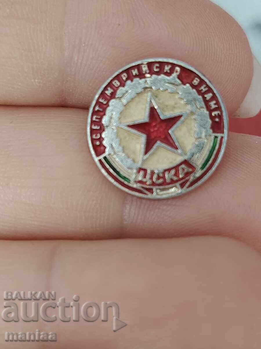 Livrarea Insignă CSKA Steagul Septembrie medalie ecuson