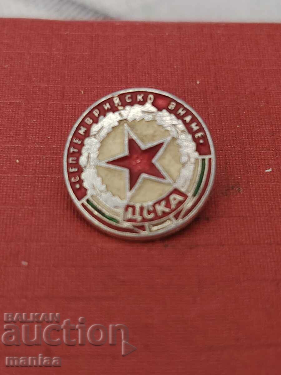 Insignă CSKA Steagul Septembrie medalie ecuson
