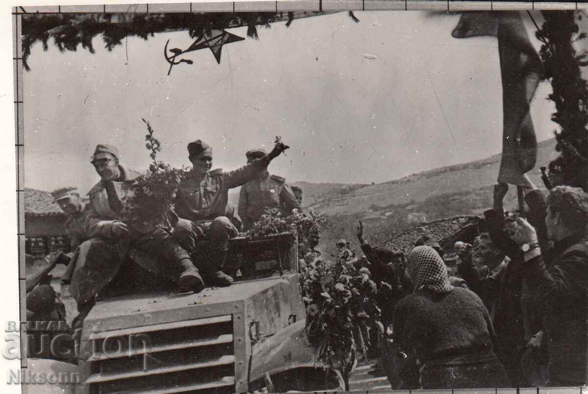 Dolno Kamartsi 1944 g. posreshtane na Sŭvet·skata armiya