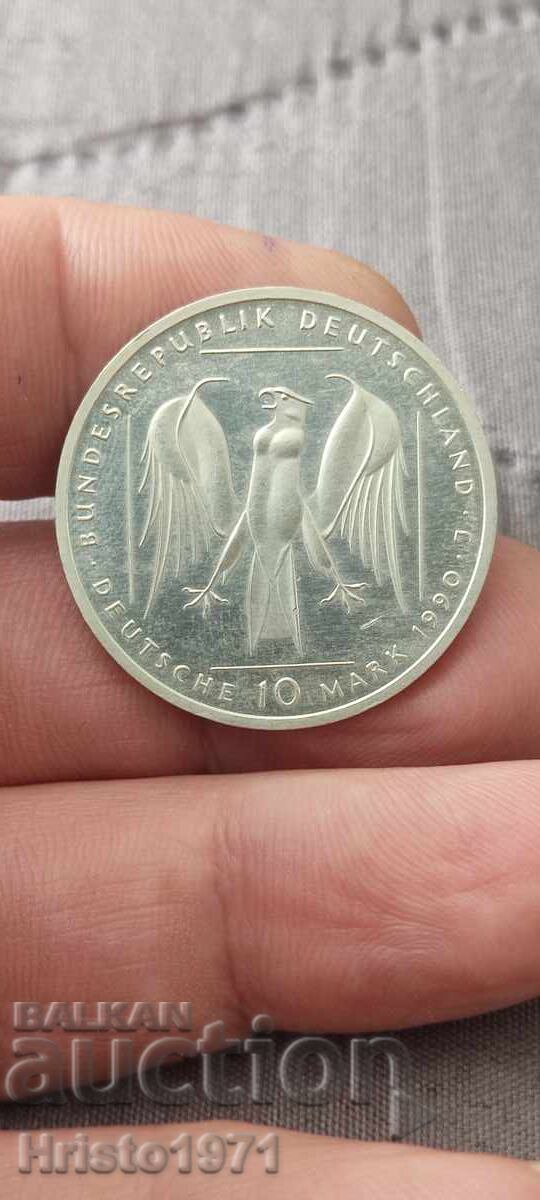 10 γραμματόσημα 1990 με τιμή € 30.00 | 58.68 BGN