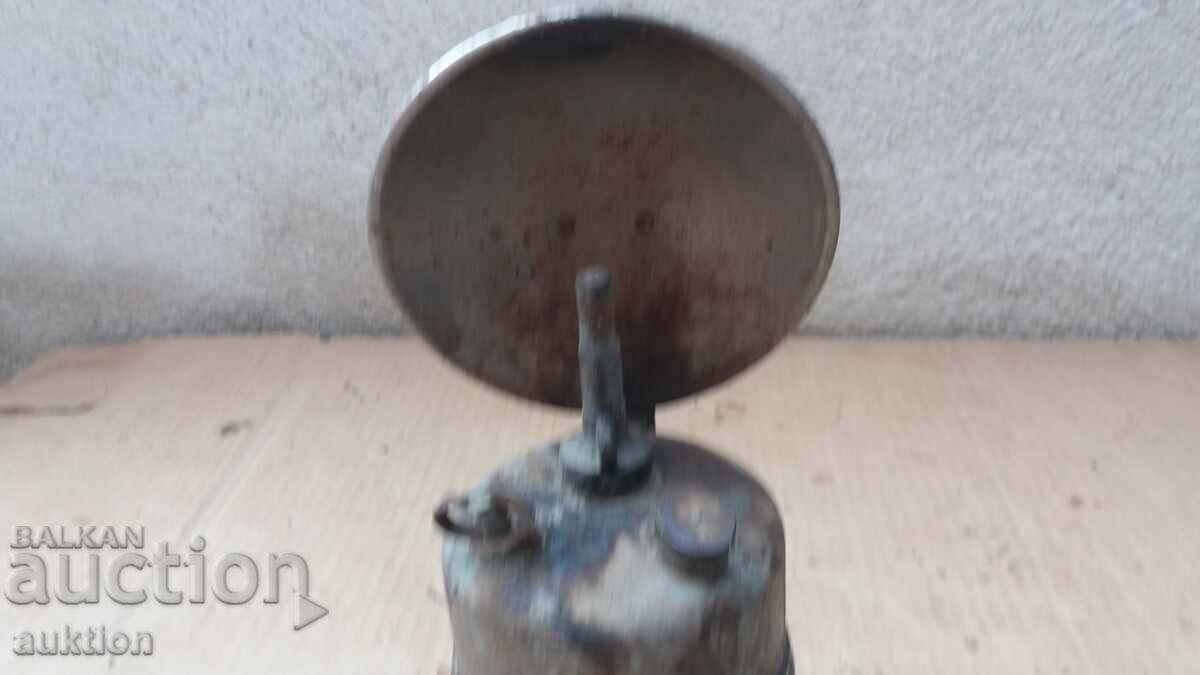 Licitație LAMPĂ CU CARBURĂ - EXCELENTĂ Licitație LAMPĂ CU CARBURĂ - EXCELENTĂ