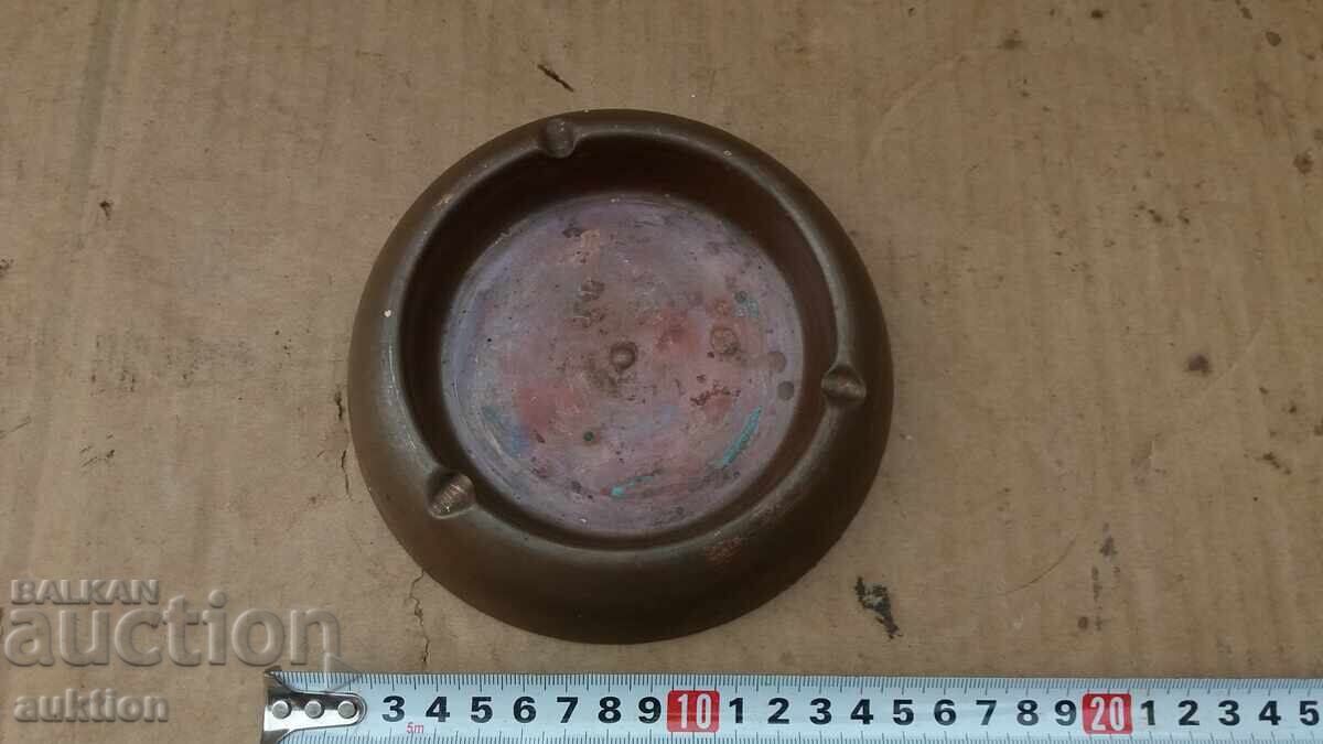 Licitație VECHE CENUȘIERĂ MASIVĂ DIN CUPRU FORJAT Licitație VECHE CENUȘIERĂ MASIVĂ DIN CUPRU FORJAT